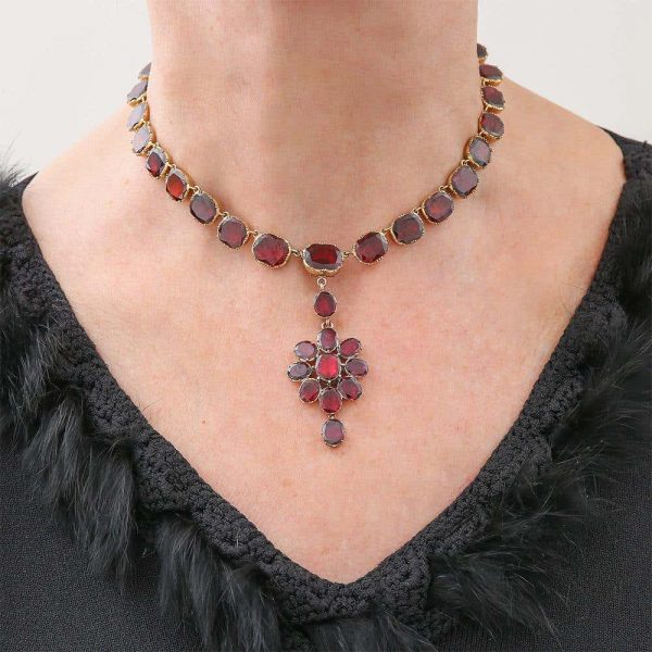 Antique Georgian Almandine Garnet Parure 18ct Gold circa 1820 in Original Fitted Box