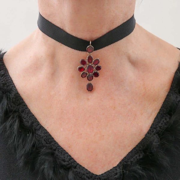 Antique Georgian Almandine Garnet Parure 18ct Gold circa 1820 in Original Fitted Box