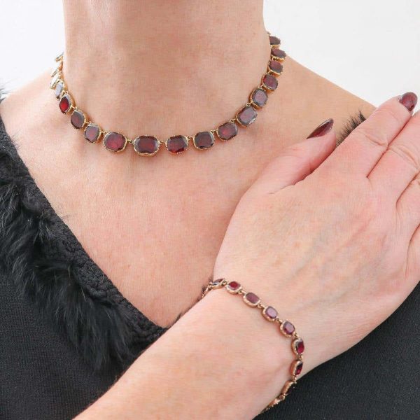 Antique Georgian Almandine Garnet Parure 18ct Gold circa 1820 in Original Fitted Box