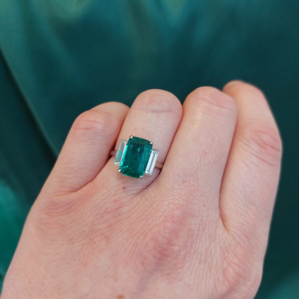 Fine emerald Colombian and diamond ring