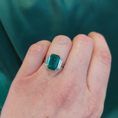 Fine emerald Colombian and diamond ring