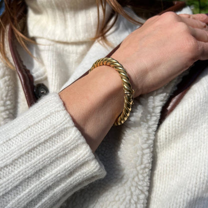 Vintage 18ct Yellow Gold Spiral Twist Hinged Bangle Bracelet