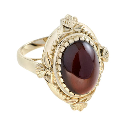 8ct Cabochon Garnet and Yellow Gold Dress Ring