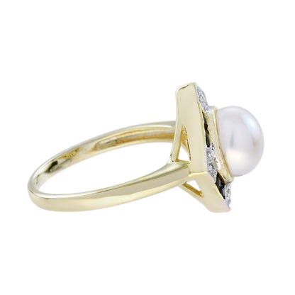 Pearl Onyx and Diamond Engagement Ring in 14ct Yellow Gold