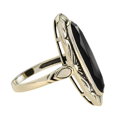 Oval Onyx Cocktail Ring in 14ct Gold