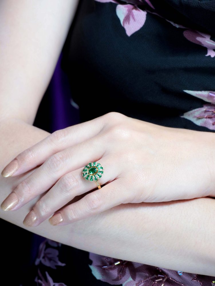 Modern Emerald and Diamond Oval Cluster Ring in 18ct Yellow Gold