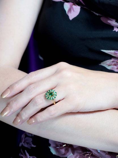 Modern Emerald and Diamond Oval Cluster Ring in 18ct Yellow Gold