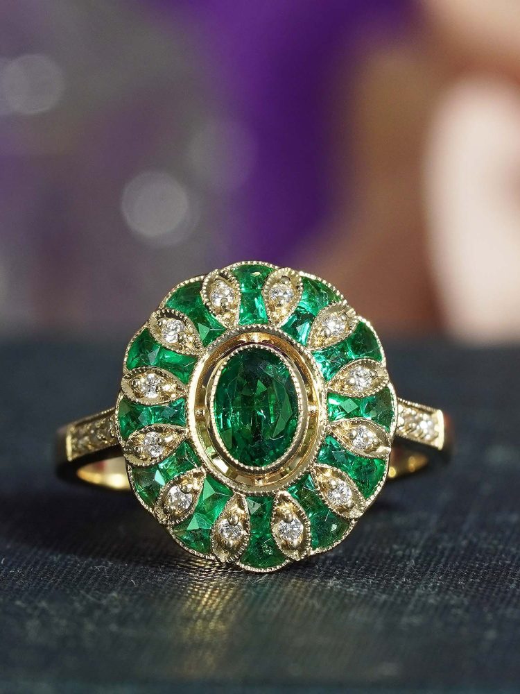 Modern Emerald and Diamond Oval Cluster Ring in 18ct Yellow Gold