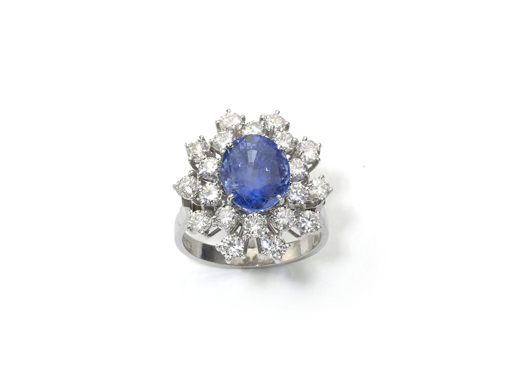 Vintage Sapphire Diamond Gold Cluster Ring