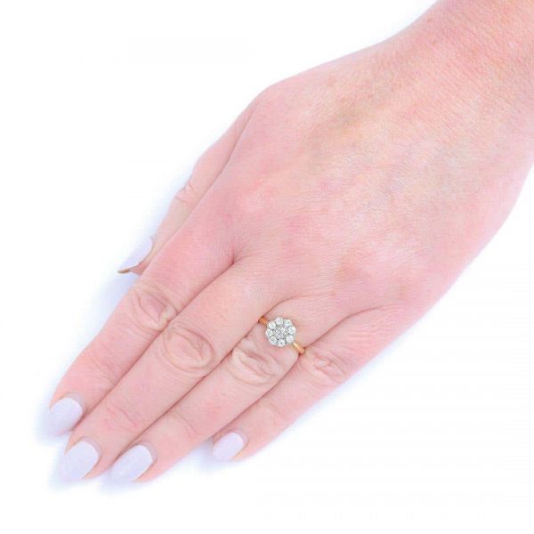 Vintage 18ct Gold Old Cut Diamond Daisy Cluster Ring