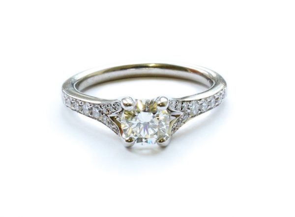 Vintage Diamond Engagement Ring, 0.93 carat total, set in Platinum