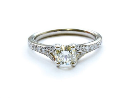 Vintage Diamond Engagement Ring, 0.93 carat total, set in Platinum