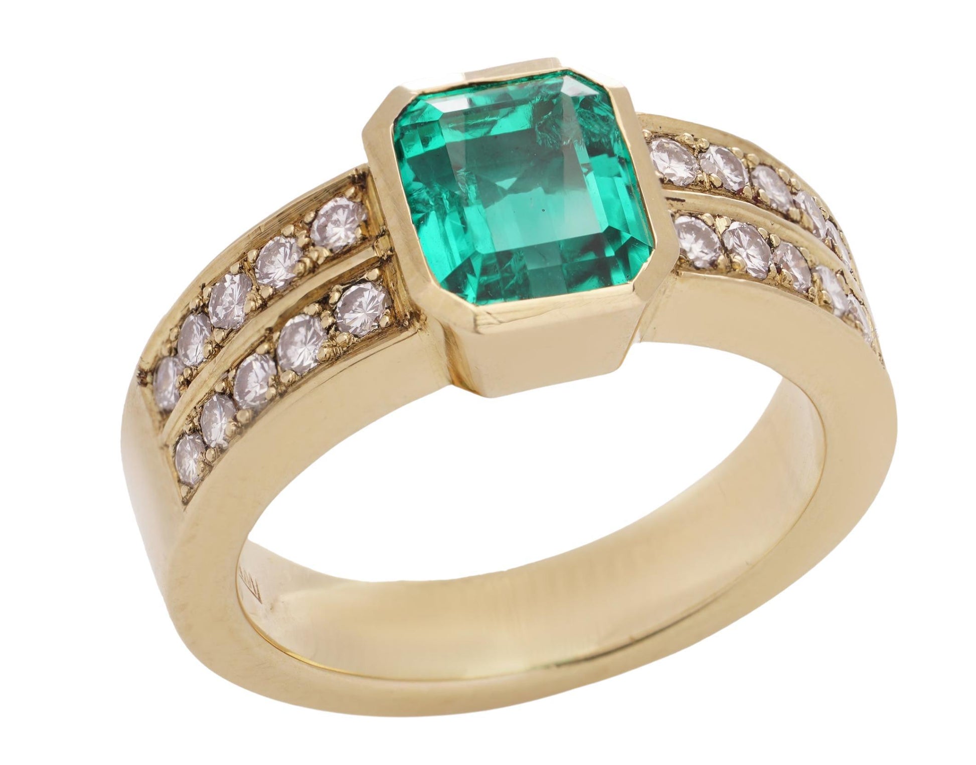 Vintage 18 ct Yellow Gold Natural Colombian Emerald ( No Oil ) And Diamond Ring