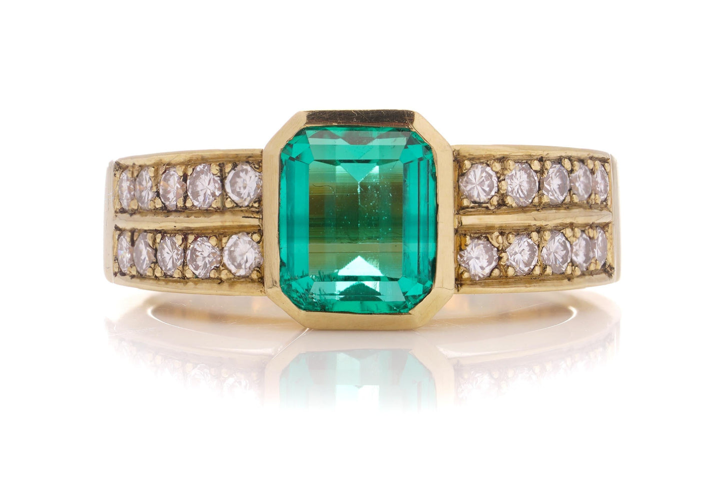 Vintage 18 ct Yellow Gold Natural Colombian Emerald ( No Oil ) And Diamond Ring