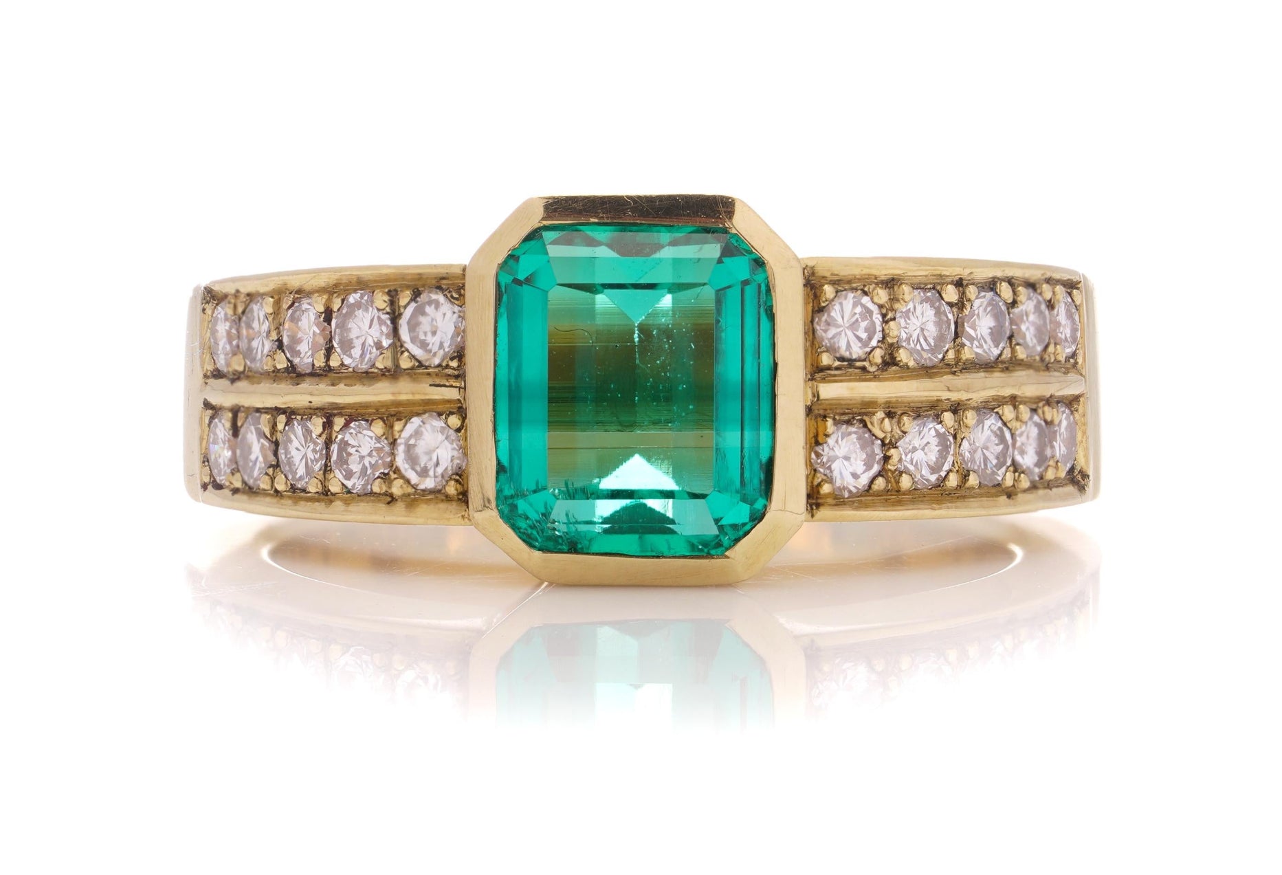 Vintage 18 ct Yellow Gold Natural Colombian Emerald ( No Oil ) And Diamond Ring