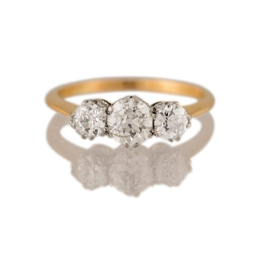Three stone diamond ring, 1.05 carats, set in yellow gold