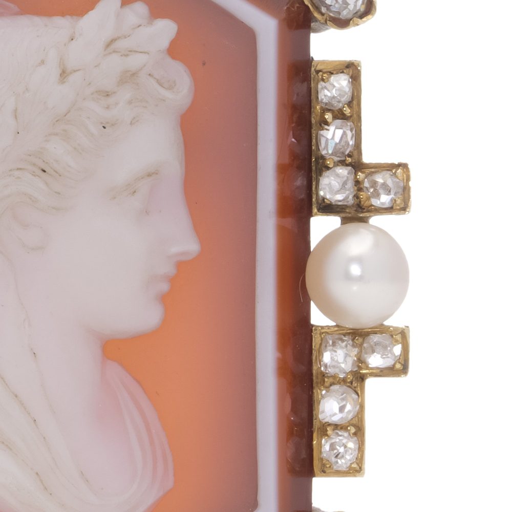Victorian 18 Carat Yellow Gold Cameo Brooch/Pendant With Old Cut Diamonds And Pearls