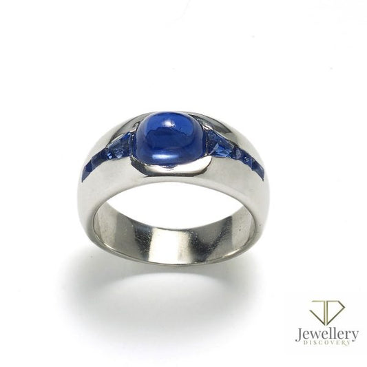 Cabochon sugarloaf Kashmir sapphire weighing 2 to 3 carats Jewellery Discovery