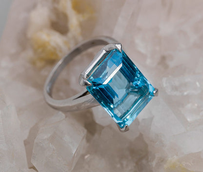 Vintage Cartier Single Stone Aquamarine Ring, in Platinum