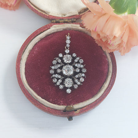 Victorian Antique Old Cut Diamond Floral Cluster Pendant come Brooch, 2.50 carats