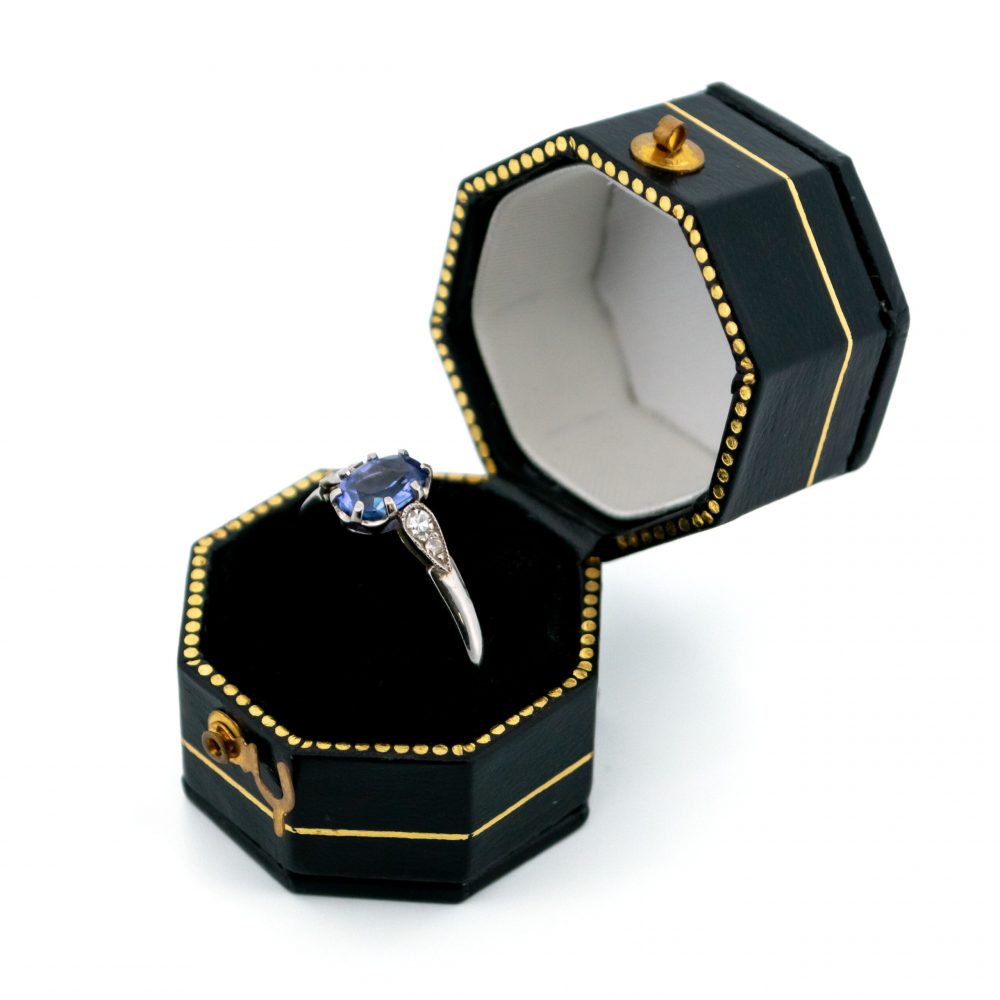 Vintage 0.75ct Tanzanite and Diamond Ring