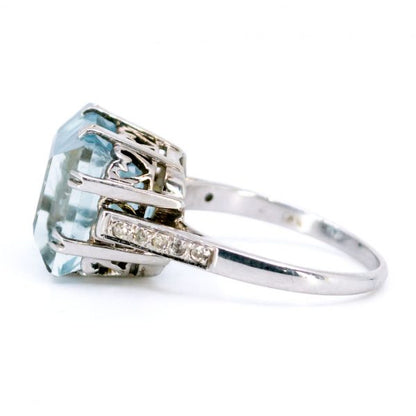 Vintage 11ct Aquamarine and Diamond Ring