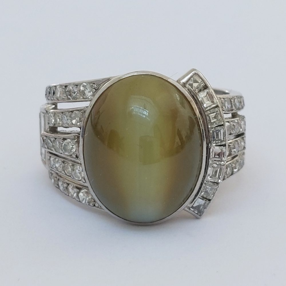 Vintage 13cts Cat&#8217;s Eye Chrysoberyl and Diamond Ring