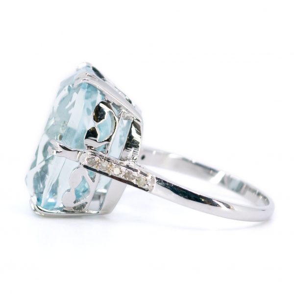 Vintage 14ct Aquamarine and Diamond Dress Ring