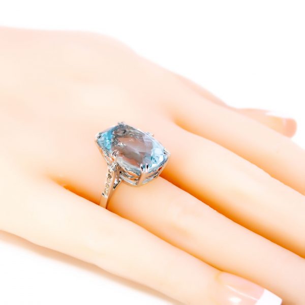 Vintage 14ct Aquamarine and Diamond Dress Ring