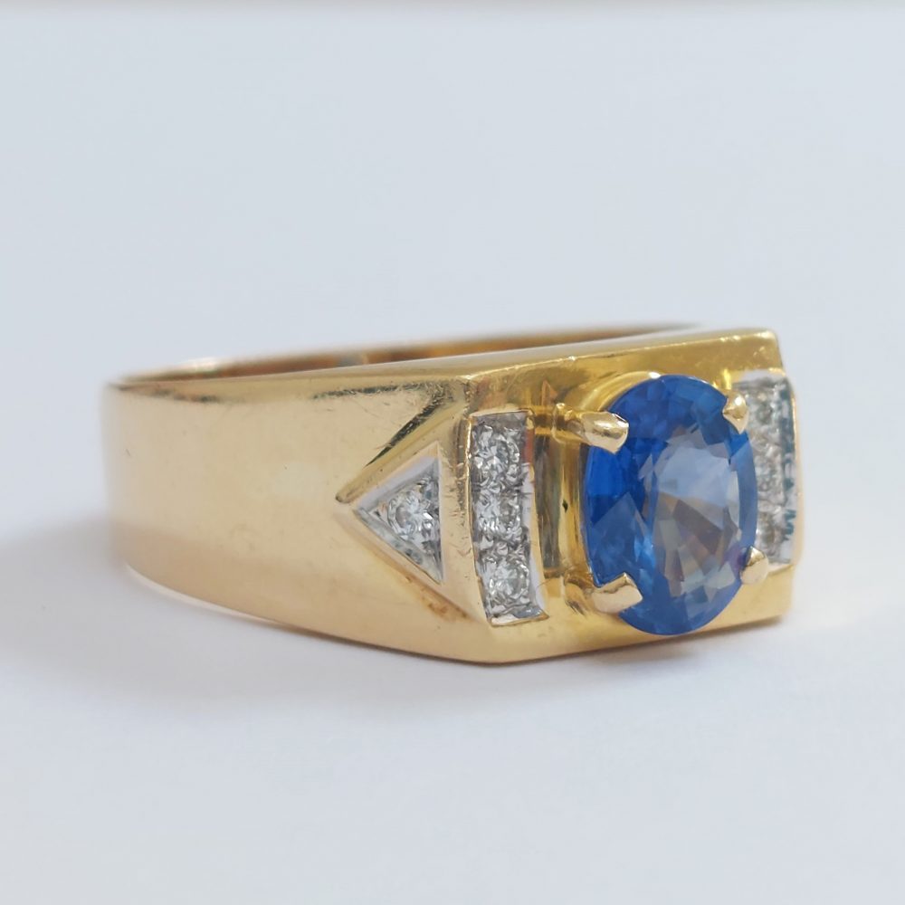 Vintage 2.50ct Sapphire and Diamond Signet Ring