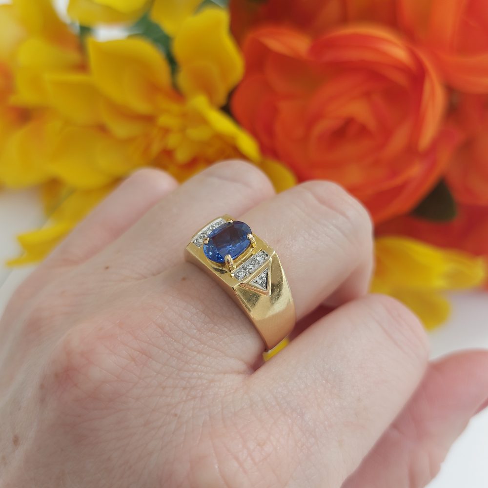 Vintage 2.50ct Sapphire and Diamond Signet Ring