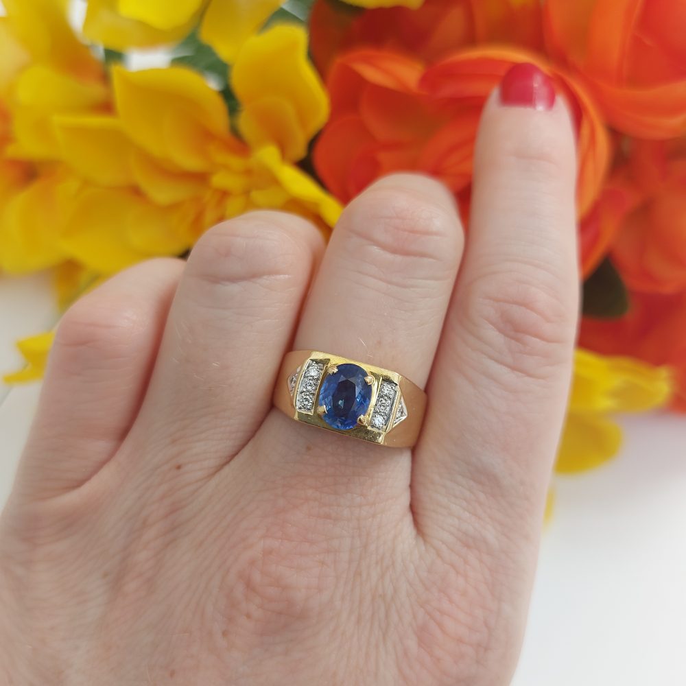 Vintage 2.50ct Sapphire and Diamond Signet Ring