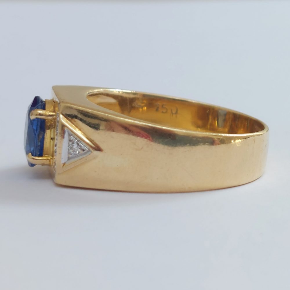 Vintage 2.50ct Sapphire and Diamond Signet Ring