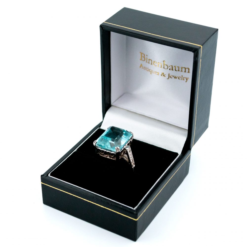 Vintage 9ct Aquamarine Ring with Diamond Set Shoulders