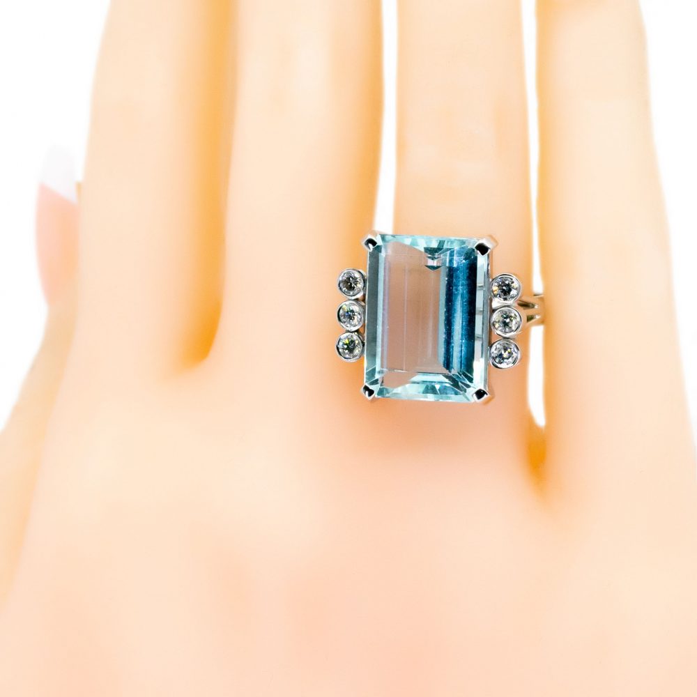 Vintage 9ct Aquamarine and Diamond Dress Ring