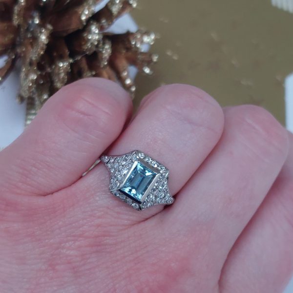 Vintage Aquamarine and Diamond Ring