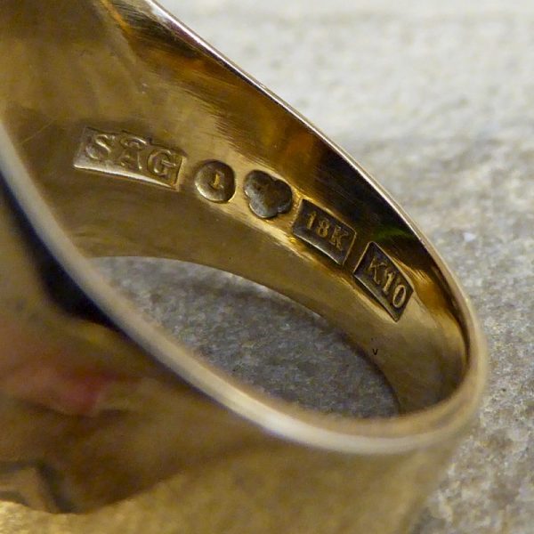 Vintage Carved Bloodstone 18ct Gold Signet Ring