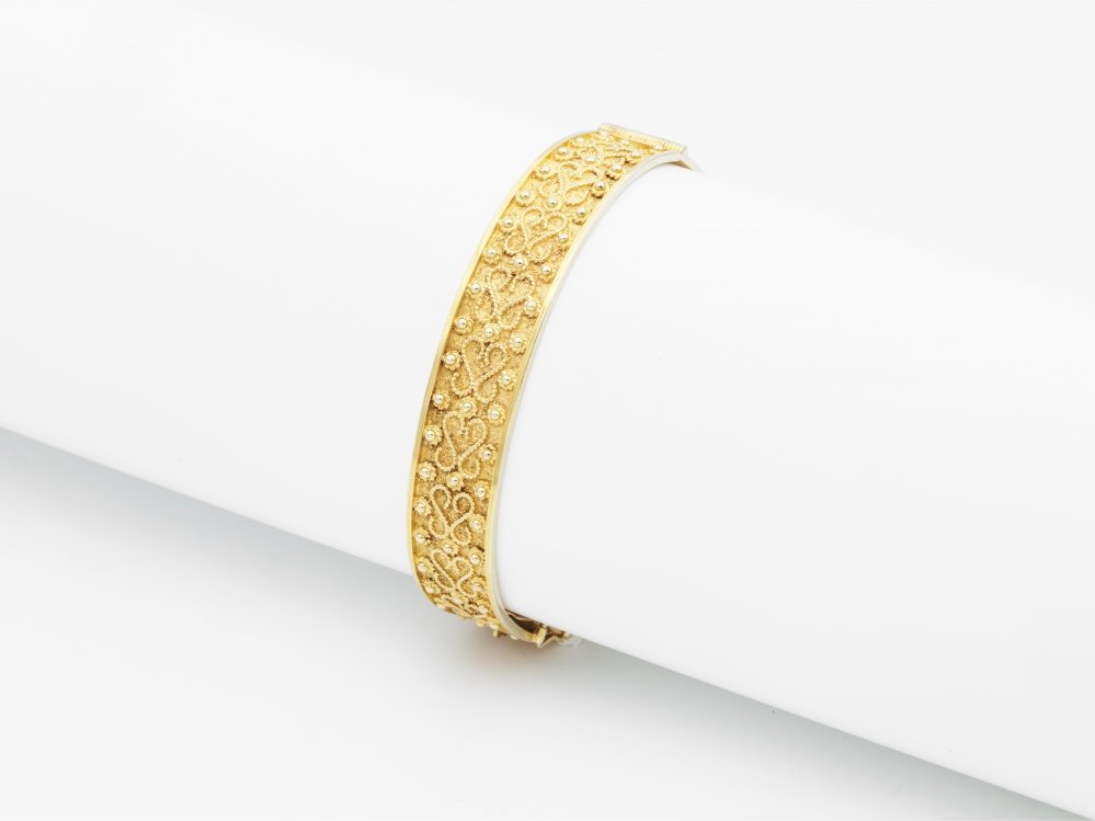 Vintage Decorative Gold Bracelet Bangle