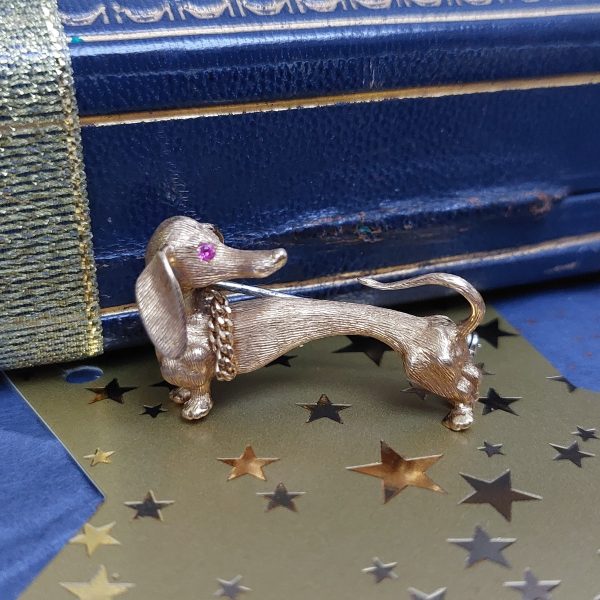 Vintage Dachshund Dog Gold Brooch