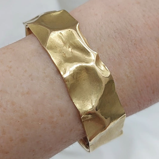 Vintage Italian Textured Gold Bangle Bracelet