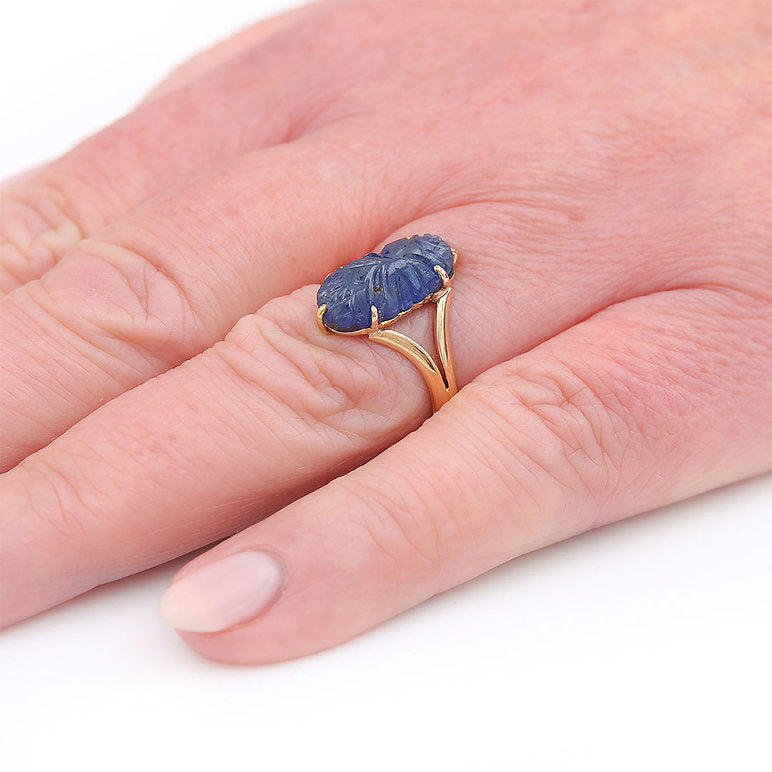 Vintage Carved Sapphire Ring in 18ct Rose Gold
