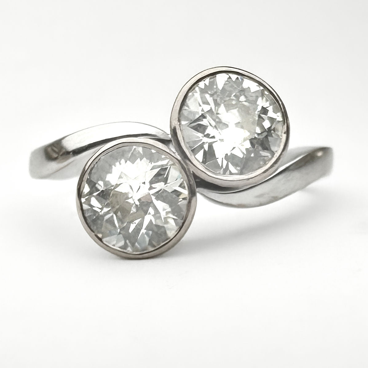 Vintage two Stone Toi et moi Diamond Crossover Ring, 1.60cts