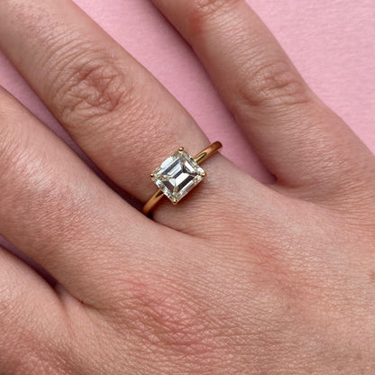 A Single Stone 2.00ct Step Cut Diamond Ring in 18ct Gold