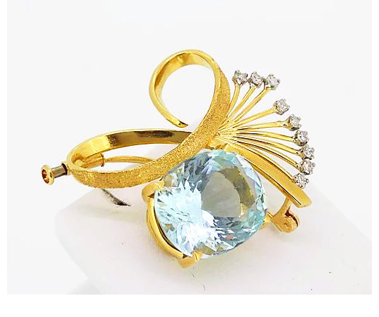 Vintage 15.00ct Aquamarine and Diamond Brooch in 18ct Yellow Gold