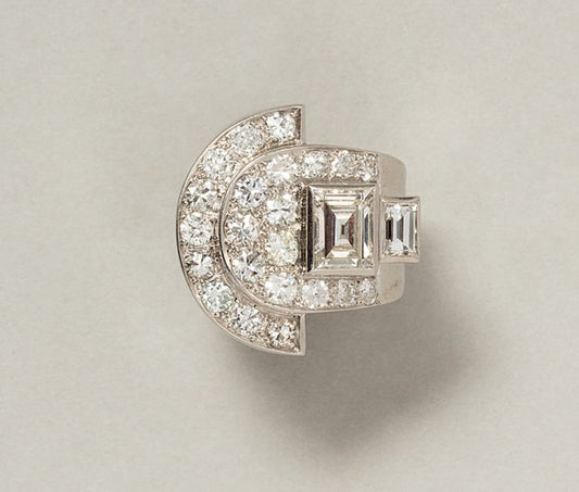 An antique vintage Art Deco diamond and platinum ring