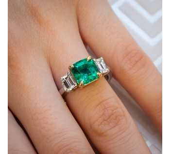 No Oil Colombian Emerald & Diamond Ring