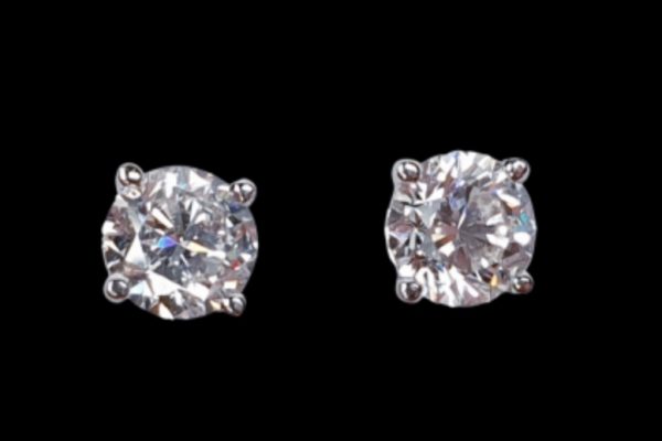 Diamond Stud Earrings 2 Carats total, E Colour