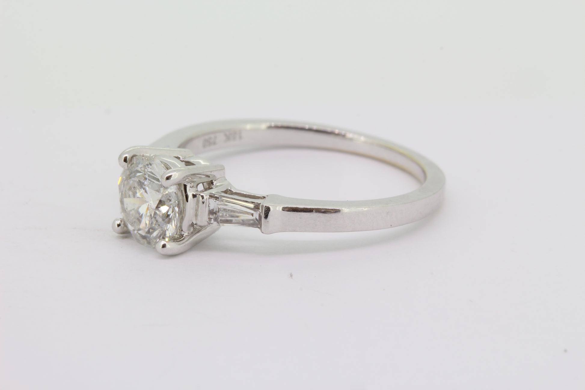 White gold Solitaire diamond ring 0.98c
