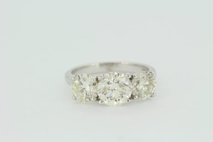 Classic Three Stone Diamond Trilogy Ring, 3.69 carat total, in 18ct white gold