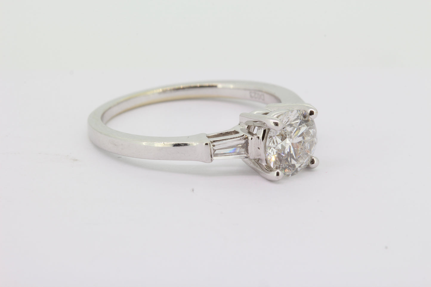White gold Solitaire diamond ring 0.98c